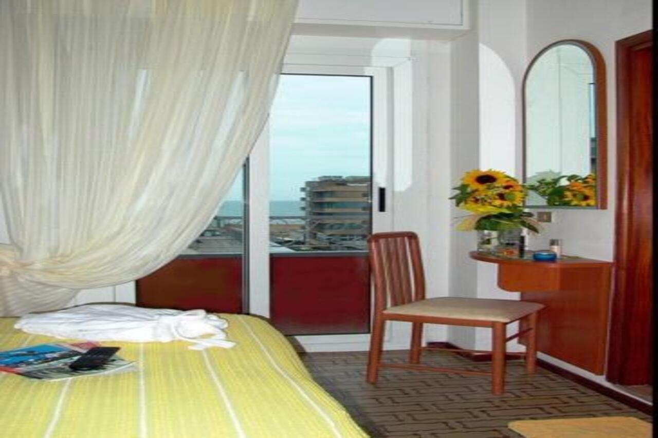 Hotel Alfredo'S Rimini Exterior foto